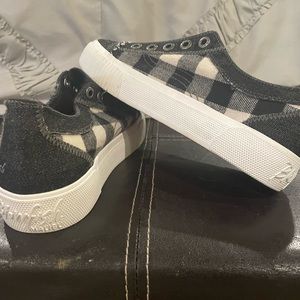 New with Tags Blowfish Women’s shoes